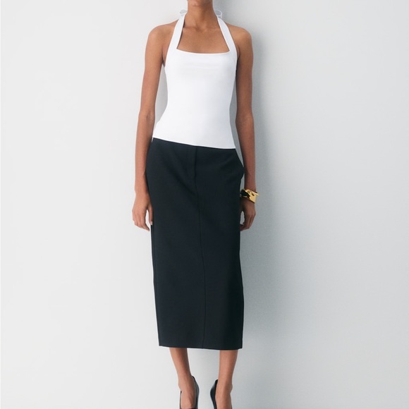 Aritzia
Original Contour Optimum Halter Top - Picture 1 of 2
